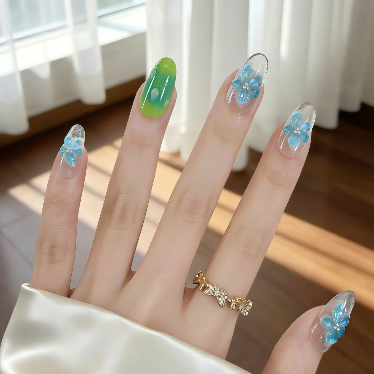 Przezroczyste jak lód, zielono – Nail Art Ice Blue recenzja i cena